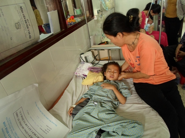 Sức khỏe cháu Ngọc Anh vẫn không có biến chuyển khả quan. Sức khỏe cháu Ngọc Anh vẫn không có biến chuyển khả quan.