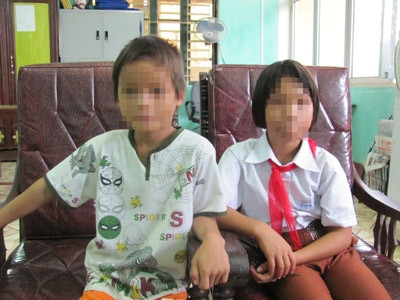 Bị bố bạo hành, cắt gân chân, hai em bé bỏ nhà ra đi ảnh 1 Hai em nhỏ bỏ nhà ra đi vì cha bạo hành, Tin tức trong ngày, bo bao hanh con, bao hanh, cha de, bo nha, hai chi em, trung tam bao tro xa hoi, bao, tin tuc, tin hot, tin hay, vn