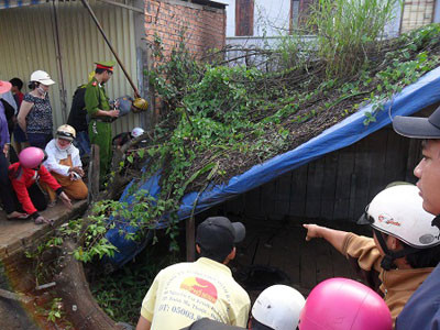 Một phụ nữ trẻ ôm xăng tự thiêu trong ngôi nhà hoang ảnh 2 Một phụ nữ trẻ ôm xăng tự thiêu trong ngôi nhà hoang ảnh 2