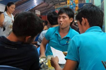 Lao động Thanh Hoá, Nghệ An bị tẩy chay, Tin tức trong ngày, lao dong thanh hoa, nguoi thanh hoa, dan thanh hoa, ki thi vung mien, nghe an, ha tinh, tay chay, cong nhan, quy dinh ngam, bao, tin tuc, tin hot, tin hay, vn