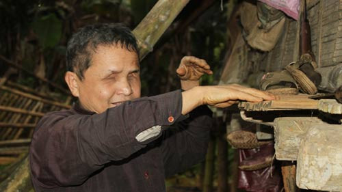 Kỳ diệu người đàn ông có “con mắt thứ 3” ảnh 1 Kỳ diệu người đàn ông có “con mắt thứ 3”, Tin tức trong ngày, nguoi dan ong ba mat, con mat thu 3, kha nang dac biet, ky nhan, la lung, giac quan nhay cam, tin tuc, tin nhanh, tin hot, vn