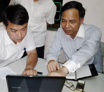 Ông Đặng Huy Hậu, phó chủ tịch UBND tỉnh Quảng Ninh đang chỉ đạo công tác cứu hộ. Ông Đặng Huy Hậu, phó chủ tịch UBND tỉnh Quảng Ninh đang chỉ đạo công tác cứu hộ.