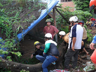 Một phụ nữ trẻ ôm xăng tự thiêu trong ngôi nhà hoang ảnh 1 Một phụ nữ trẻ ôm xăng tự thiêu trong ngôi nhà hoang ảnh 1