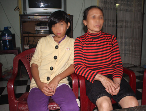 Hai mẹ con bé K. kể lại sự việc. Hai mẹ con bé K. kể lại sự việc.