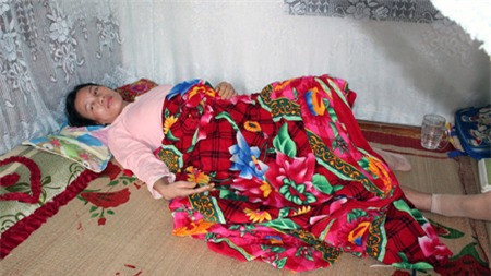 Thai nhi chết ngạt vì siêu âm sai cân nặng? ảnh 3 Sản phụ Lê Thi Mai đau đớn sau cái chết oan uổng của đứa con mà chị mang nặng trông ngóng đợi chờ