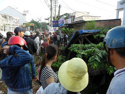 Một phụ nữ trẻ ôm xăng tự thiêu trong ngôi nhà hoang ảnh 3 Một phụ nữ trẻ ôm xăng tự thiêu trong ngôi nhà hoang ảnh 3