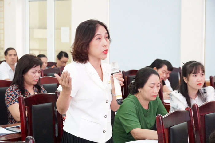 Đại diện cơ sở giáo dục tiểu học chia sẻ những băn khoăn khi thực hiện hoạt động liên kết dạy học Tin học, Ngoại ngữ (Ảnh: PL) Đại diện cơ sở giáo dục tiểu học chia sẻ những băn khoăn khi thực hiện hoạt động liên kết dạy học Tin học, Ngoại ngữ (Ảnh: PL)