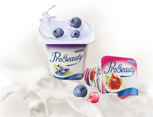 Sữa chua Probeauty với hai hương vị là việt quất và dâu tây.