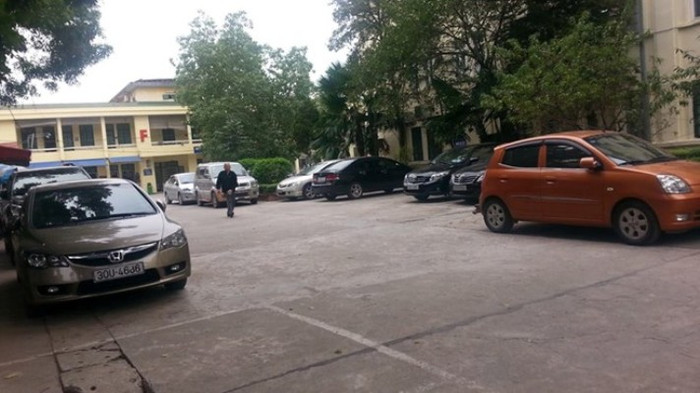 Khu vực bác sĩ Tường hay để xe ở trong bệnh viện E. Khu vực bác sĩ Tường hay để xe ở trong bệnh viện E.