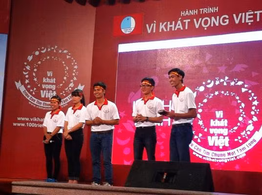 Nụ cười tươi rói của các thí sinh trường ĐH Nông nghiệp khi trả lời phần thi tình huống của giám khảo. Nụ cười tươi rói của các thí sinh trường ĐH Nông nghiệp khi trả lời phần thi tình huống của giám khảo.