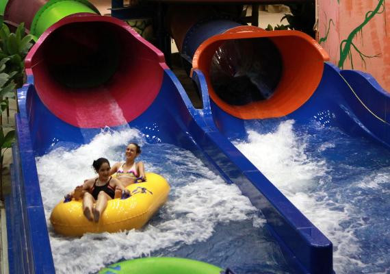 Thử thách lòng can đảm với ống trượt đầy thích thú.