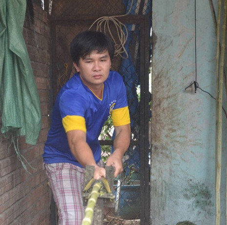 Cử nhân Ngô Văn Sa bán nước mía trang trải cuộc sống - Ảnh: Q.Phương Cử nhân Ngô Văn Sa bán nước mía trang trải cuộc sống - Ảnh: Q.Phương