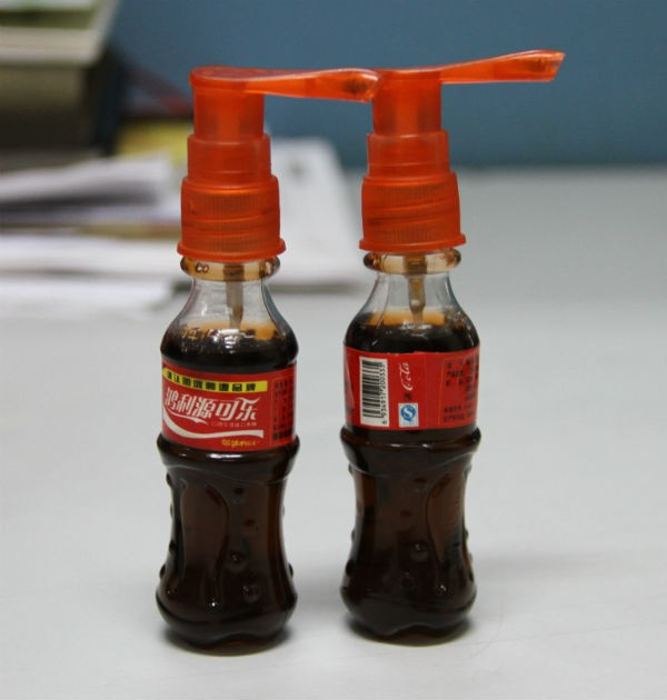 Không rõ chất lượng, nguồn gốc những chai caca này có nguy cơ gây ngộ độc cho trẻ. Không rõ chất lượng, nguồn gốc những chai caca này có nguy cơ gây ngộ độc cho trẻ.