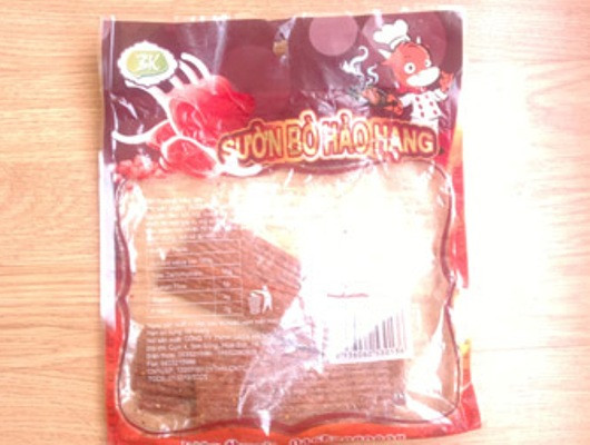 Sản phẩm “Sườn Bò hảo hạng” của Công ty TNHH Sa Sa Hà Nội bị nghi ngờ làm từ mút xốp. Sản phẩm “Sườn Bò hảo hạng” của Công ty TNHH Sa Sa Hà Nội bị nghi ngờ làm từ mút xốp.