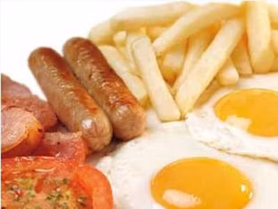 Người đau dạ dày không nên ăn nhiều đồ chiên rán.