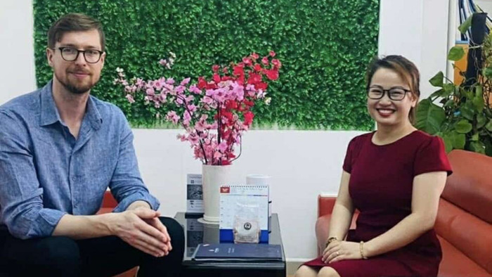 Bà Diệp Nguyễn (bên phải) - Giám đốc Công ty trách nhiệm hữu hạn Inspirdo Education. Ảnh: NVCC. anh-1.jpg