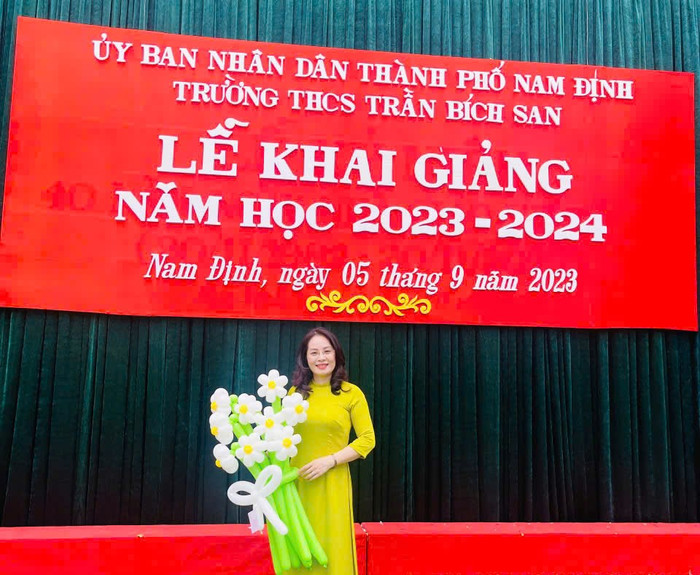 Cô Hoàng Thị Minh Nguyệt - Hiệu trưởng Trường Trung học cơ sở Trần Bích San (Nam Định). Ảnh NVCC. co-Nguyet-2.jpg