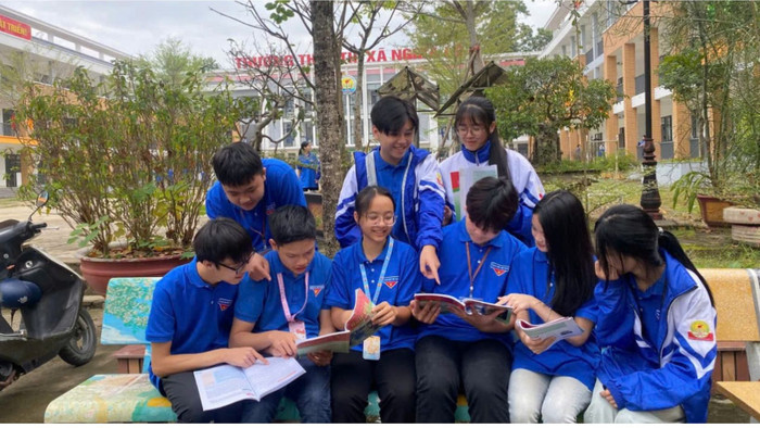 Học sinh lớp 12 Trường Trung học phổ thông Thị xã Nghĩa Lộ (tỉnh Yên Bái). Ảnh NVCC.