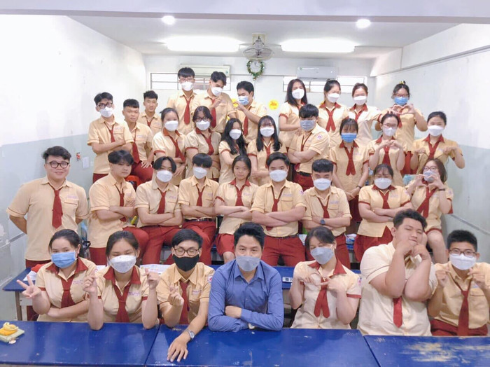 Thầy và trò Trường Trung học cơ sở - Trung học phổ thông Hoa Lư (Thành phố Hồ Chí Minh) trong phút giải lao. (Ảnh: Phan Thế Mỹ)