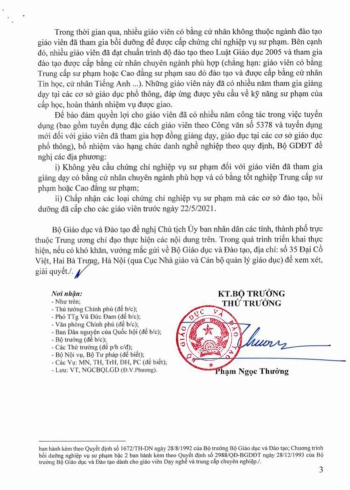 Một phần nội dung văn bản của Bộ Giáo dục hướng dẫn tuyển dụng đặc cách giáo viên đã có nhiều năm công tác. (Ảnh: Cao Nguyên)