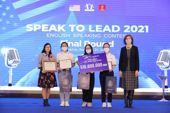 Nhóm học sinh Trường Trung học phổ thông Chuyên Lê Quý Đôn (Quảng Trị) xuất sắc giành giải Nhất của cuộc thi (Ảnh: Ban tổ chức). Nhóm học sinh Trường Trung học phổ thông Chuyên Lê Quý Đôn (Quảng Trị) xuất sắc giành giải Nhất của cuộc thi (Ảnh: Ban tổ chức).