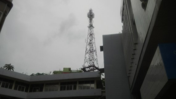 Cột anten tại Viễn thông Quảng Ninh chuẩn bị chống chọi với bão. Cột anten tại Viễn thông Quảng Ninh chuẩn bị chống chọi với bão.