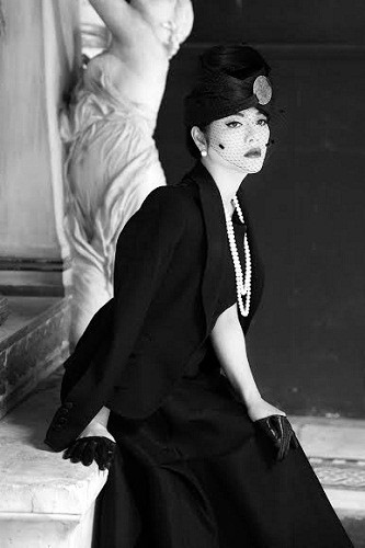 Ekip chụp hình đã quyết định chọn tone màu ảnh đen trắng với ý muốn nhấn mạnh vào sự bình yên, lãng mạn...