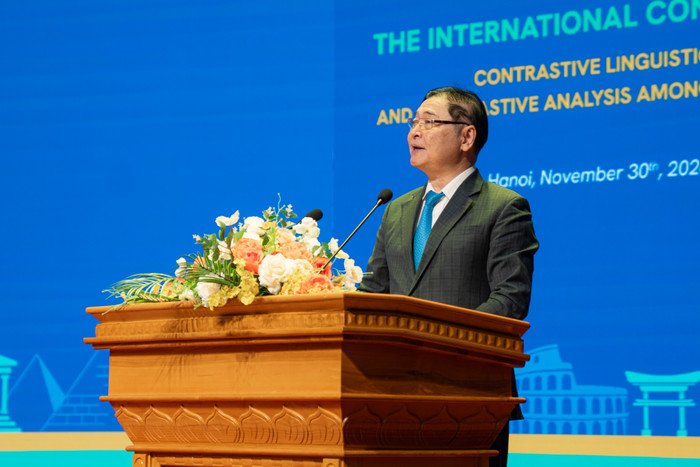 Tiến sĩ khoa học Phan Xuân Dũng chia sẻ tại hội thảo. HTD09213.JPG