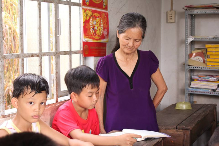 Cô giáo mở lớp dạy, thu học phí bằng mớ rau, ký gạo Cô giáo mở lớp dạy, thu học phí bằng mớ rau, ký gạo