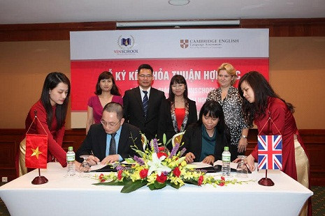 Lễ ký kết thỏa thuận hợp tác giữa Vinschool và Cambridge.