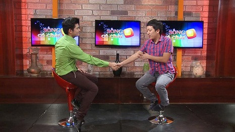 Danh hai Trường Giang đang căng thẳng với kỹ năng xử lý khi gặp đồng nghiệp hay cãi, dù anh vốn sinh ra từ đất Quảng Nam cũng hay cãi.