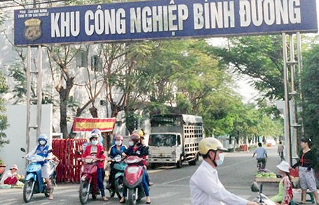 Ngày 15/5, 4.000 công nhân Công ty Đại Quang (KCN Bình Đường, Dĩ An, Bình Dương) đã đi làm trở lại. (Ảnh: P. Điền) Ngày 15/5, 4.000 công nhân Công ty Đại Quang (KCN Bình Đường, Dĩ An, Bình Dương) đã đi làm trở lại. (Ảnh: P. Điền)