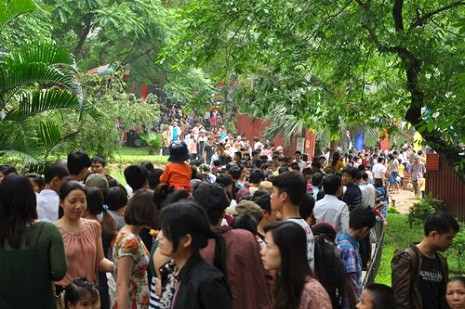 Vườn thú Thủ Lệ (Hà Nội) ken đặc người trong sáng ngày 1/5 (Ảnh: Xuân Bùi) Vườn thú Thủ Lệ (Hà Nội) ken đặc người trong sáng ngày 1/5 (Ảnh: Xuân Bùi)