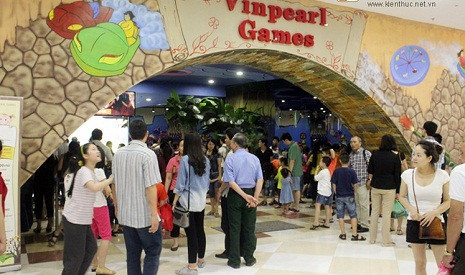 Khu vui chơi là nơi thu hút một lượng lớn người tham gia. (Ảnh báo Kiến thức) Khu vui chơi là nơi thu hút một lượng lớn người tham gia. (Ảnh báo Kiến thức)