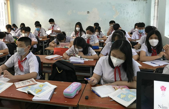 Nhiều giáo viên đang chịu áp lực dạy thay vì đồng nghiệp bị F0 (Ảnh tác giả) Nhiều giáo viên đang chịu áp lực dạy thay vì đồng nghiệp bị F0 (Ảnh tác giả)