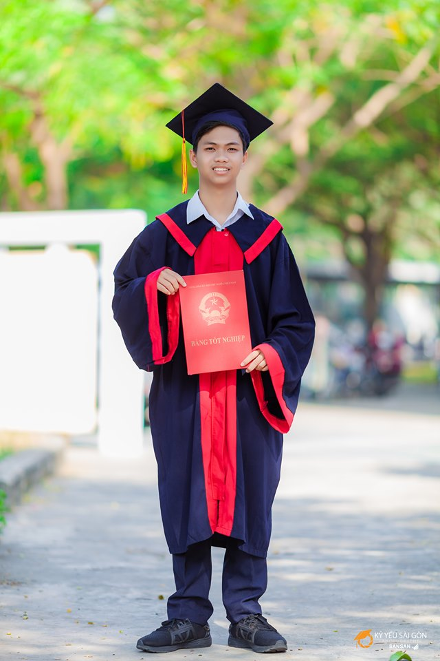 Phạm Tiến Trung học lớp 12 chuyên hoá của Trường Trung học Lương Thế Vinh thành phố Biên Hòa, tỉnh Đồng Nai (ảnh nhân vật cung cấp). Phạm Tiến Trung học lớp 12 chuyên hoá của Trường Trung học Lương Thế Vinh thành phố Biên Hòa, tỉnh Đồng Nai (ảnh nhân vật cung cấp).