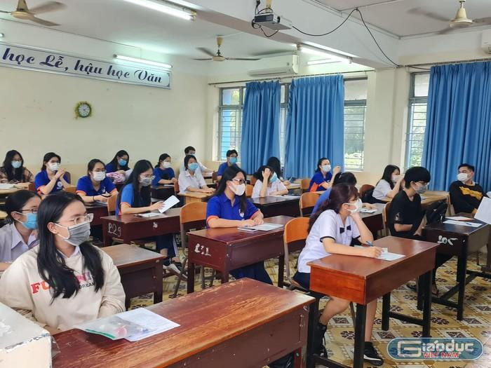 Theo nhiều giảng viên mức lương hiện nay chưa tương xứng với khối lượng công việc của giảng viên đại học. (Ảnh minh họa: P.L) gdvn-thitnthptnam2021-3324.jpg