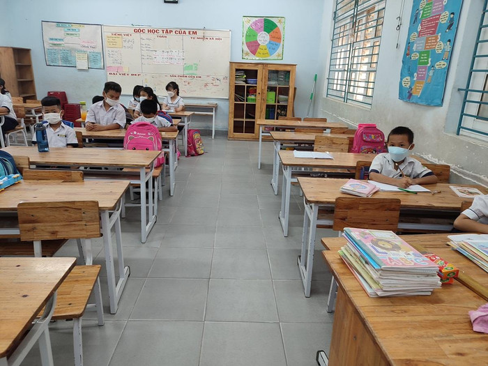 Mùa dịch học sinh đi học thất thường thế này thì có nên tổ chức Hội thi giáo viên dạy giỏi (Ảnh minh họa của tác giả)