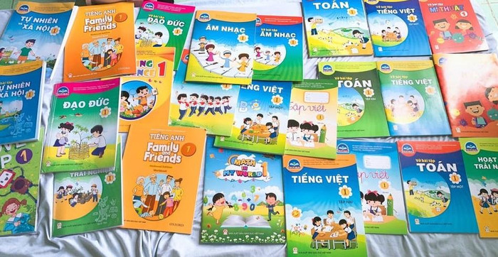 Bộ sách lớp 1 có trường chỉ học 1 năm là đổi (Ảnh tác giả) Bộ sách lớp 1 có trường chỉ học 1 năm là đổi (Ảnh tác giả)