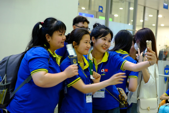 Cùng nhau ghi lại những khoảnh khắc đáng nhớ trước giờ khởi hành. GDVN_12.JPG