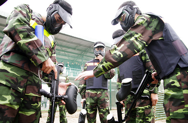 Kiểm tra lại chốt an toàn trước khi "xung trận"