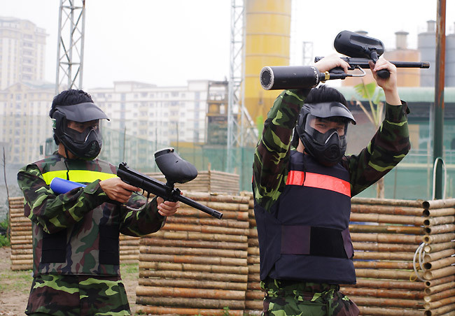 Đôi khi do hết đạn nên đối thủ có thể bị... bắt sống