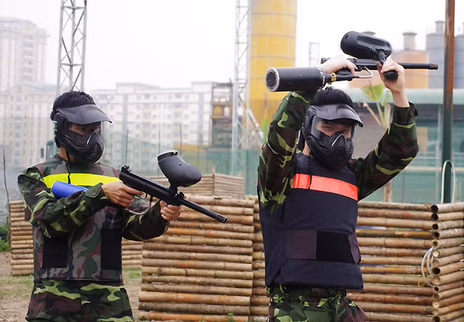 Đôi khi do hết đạn nên đối thủ có thể bị... bắt sống