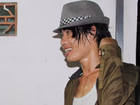 Đệ tử' Micheal Jackson bán kẹo ở Sài Gòn ảnh 2