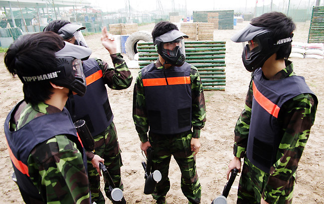 Đây là 1 trong những trò chơi mang tính chất giáo dục quốc phòng, giúp người chơi rèn luyện sức khỏe, phản xạ, óc phán đoán, khả năng xử lý tình huống và hun đúc tinh thần đồng đội.