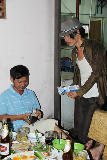 Đệ tử' Micheal Jackson bán kẹo ở Sài Gòn ảnh 1