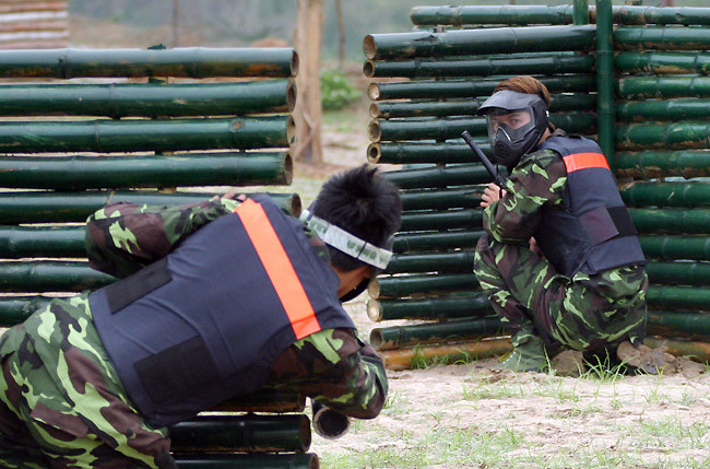 Thông thường, ngoài việc có các chiến thuật riêng, người chơi cũng phải biết hỗ trợ nhau trong khi tấn công