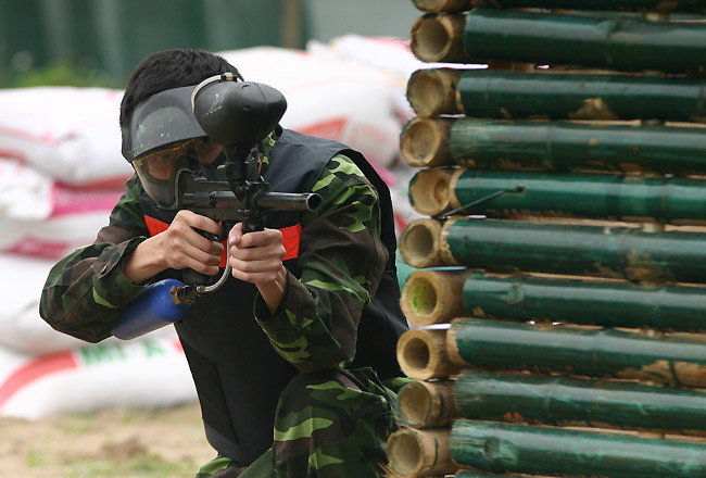 Giống như đánh trận, người tham gia phải biết ẩn nấp khéo léo và chọn thời cơ tấn công