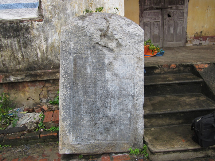 Tấm bia đá biết “báo mộng” Tấm bia đá biết “báo mộng”