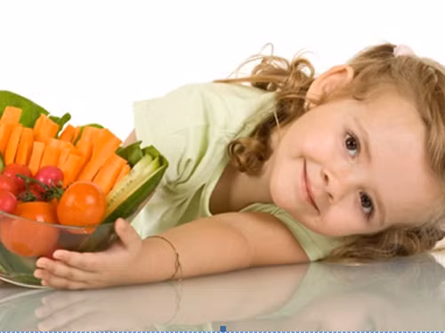 Tăng cường nhóm thực phẩm có tính giải nhiệt như: rau giền, rau muống, bí xanh… cho trẻ